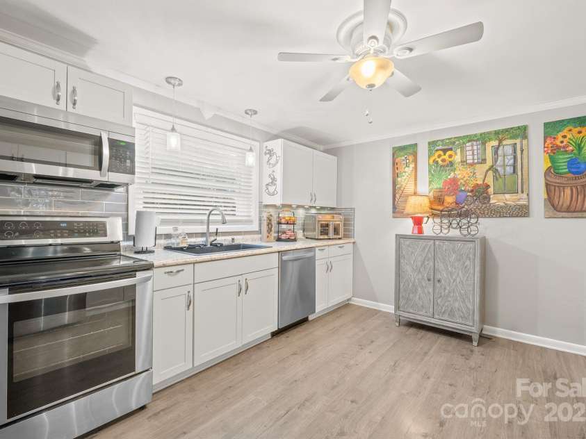 3842 Dowell Street, Hickory, NC 28602.  MLS# CAR4319095, YatesRealty ID 31898. 