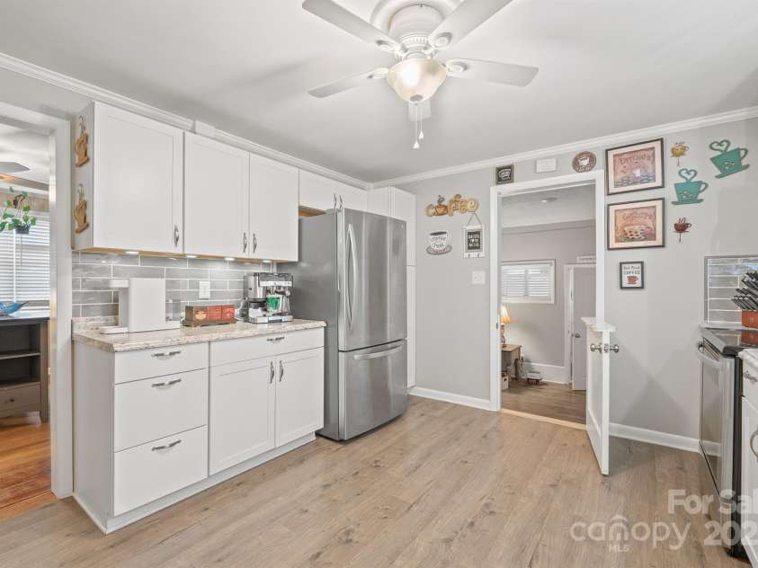 3842 Dowell Street, Hickory, NC 28602.  MLS# CAR4319095, YatesRealty ID 31898. 