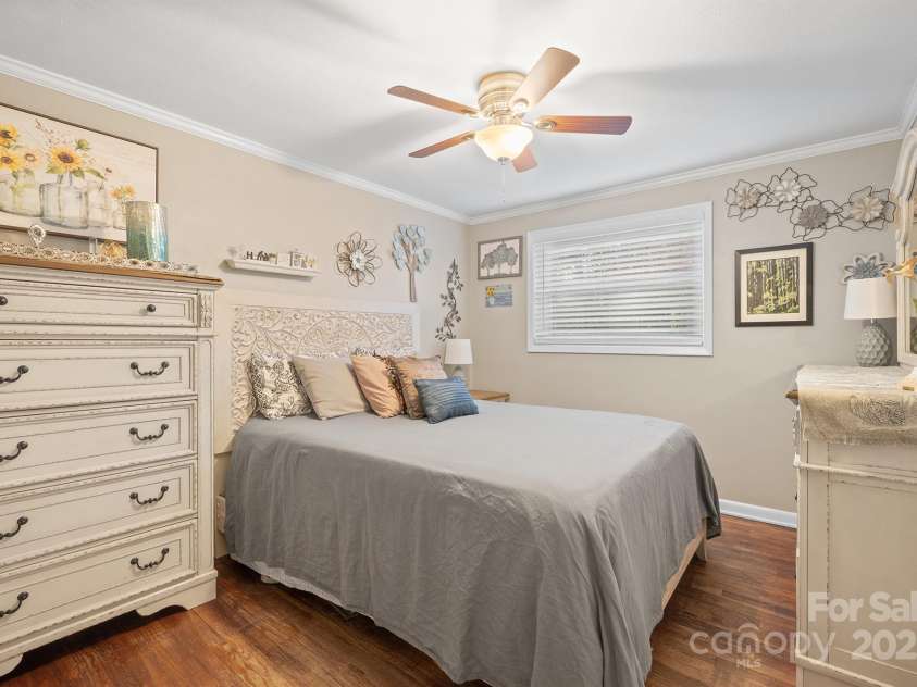 3842 Dowell Street, Hickory, NC 28602.  MLS# CAR4319095, YatesRealty ID 31898. 