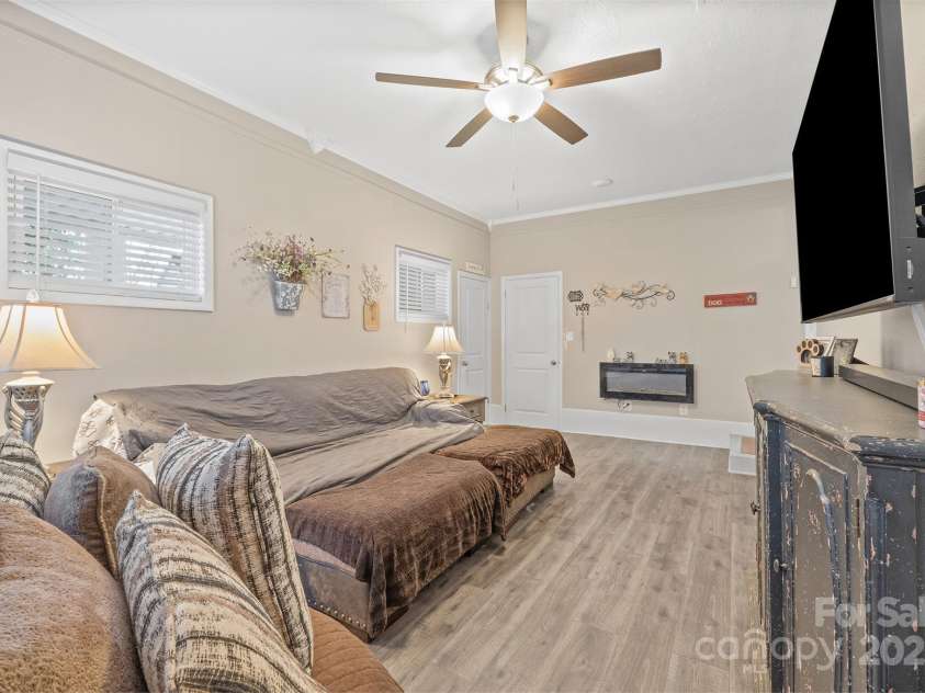 3842 Dowell Street, Hickory, NC 28602.  MLS# CAR4319095, YatesRealty ID 31898. 