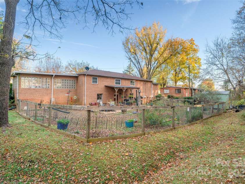 3842 Dowell Street, Hickory, NC 28602.  MLS# CAR4319095, YatesRealty ID 31898. 