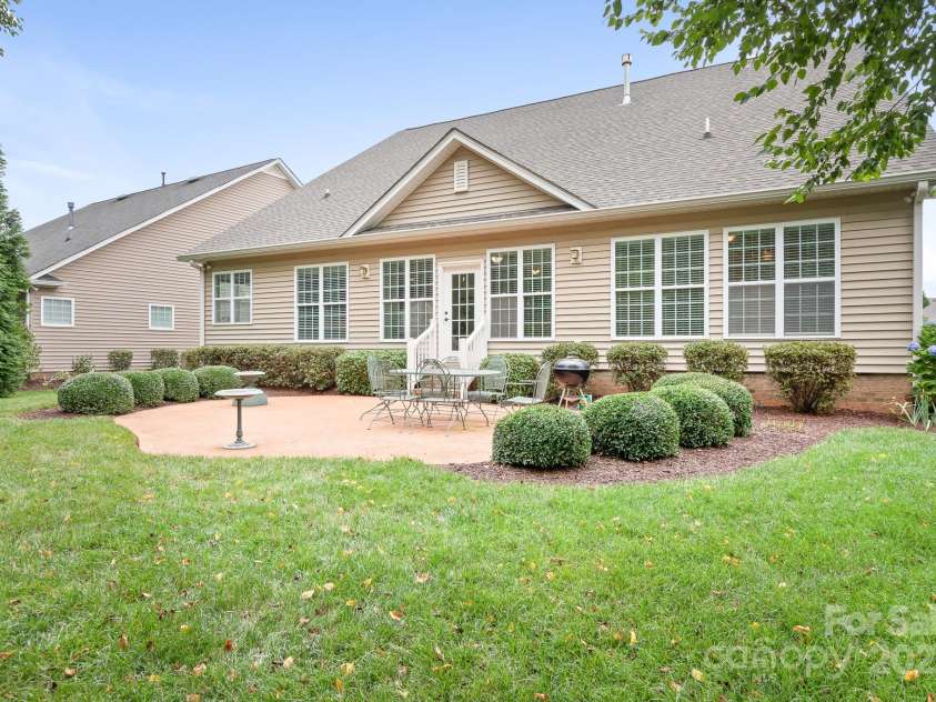 12632 Meetinghouse Drive, Cornelius, NC 28031.  MLS# CAR4287624, YatesRealty ID 31899. Cozy Backyard