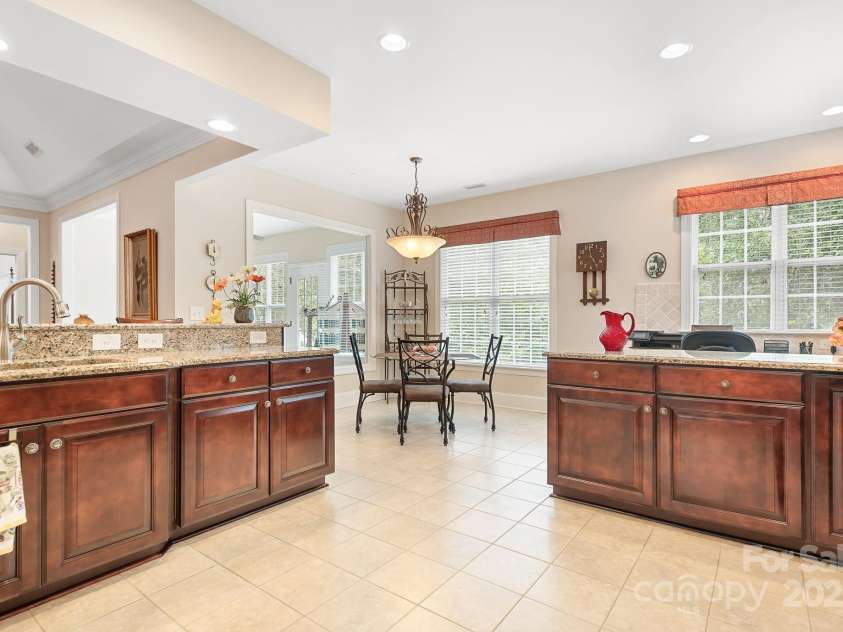 12632 Meetinghouse Drive, Cornelius, NC 28031.  MLS# CAR4287624, YatesRealty ID 31899. Large Kitchen