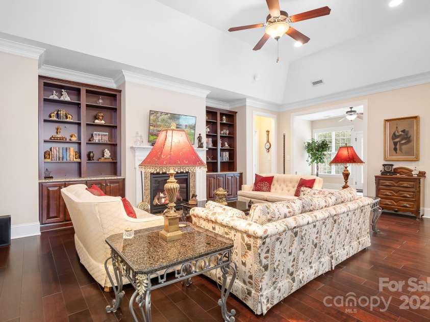 12632 Meetinghouse Drive, Cornelius, NC 28031.  MLS# CAR4287624, YatesRealty ID 31899. Spacious Great Room