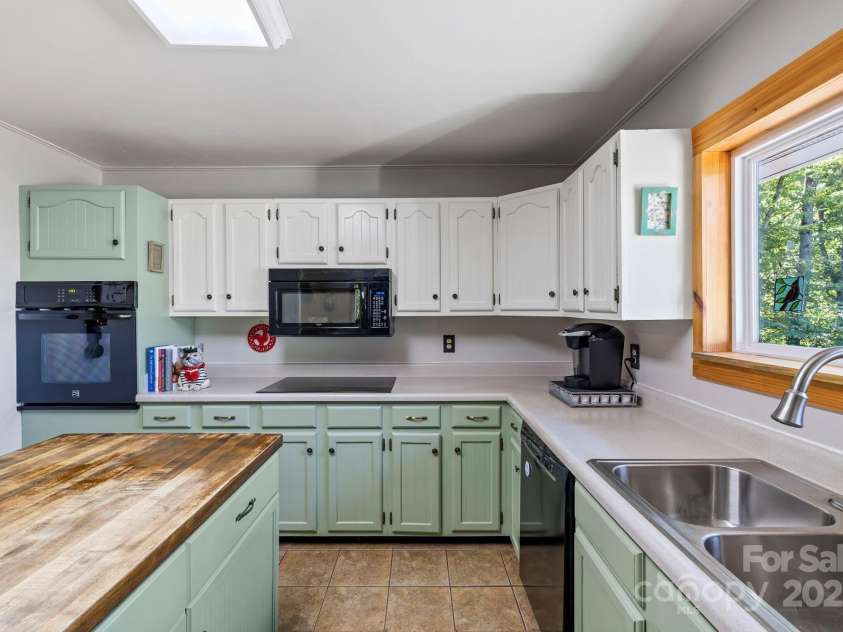 658 Johnson Road, Brevard, NC 28712.  MLS# CAR4300237, YatesRealty ID 319. Cozy kitchen