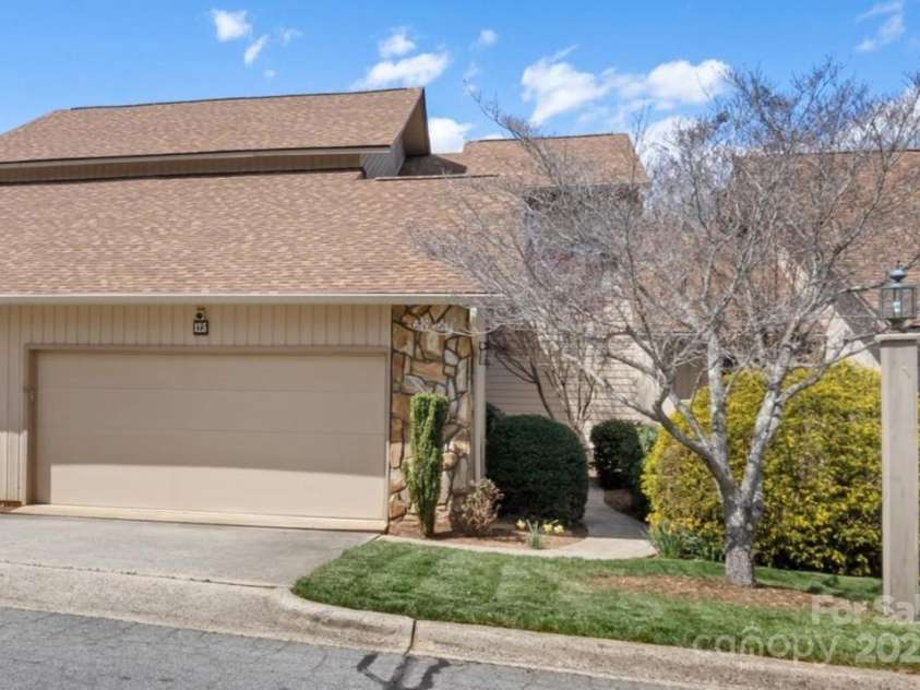 123 Deerlake Drive, Asheville, NC 28803.  MLS# CAR4235089, YatesRealty ID 3190. 