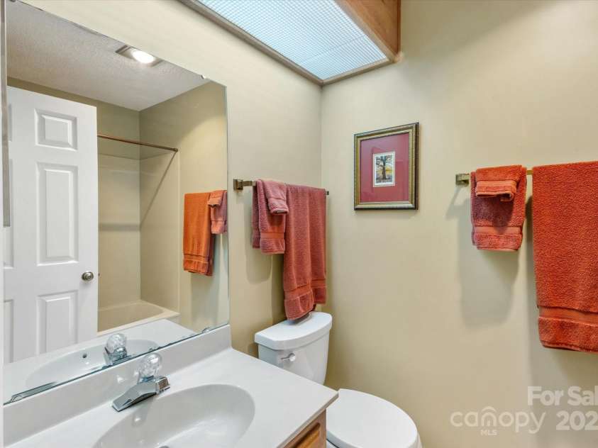 123 Deerlake Drive, Asheville, NC 28803.  MLS# CAR4235089, YatesRealty ID 3190. Bathroom #1 on Main Level