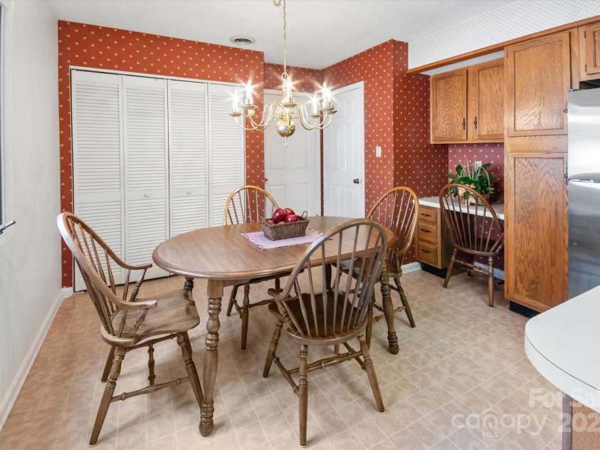 123 Deerlake Drive, Asheville, NC 28803.  MLS# CAR4235089, YatesRealty ID 3190. Eating area in Kitchen with View of Laundry Doors and Door Leading to the Garage