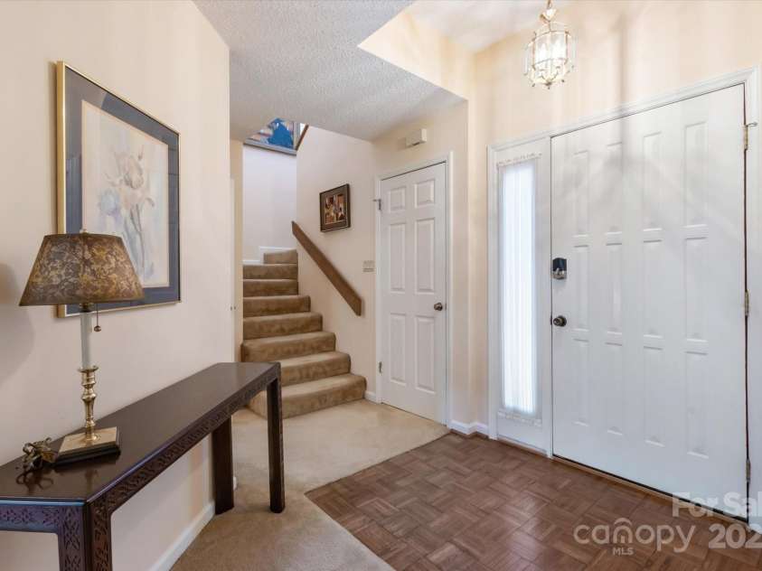 123 Deerlake Drive, Asheville, NC 28803.  MLS# CAR4235089, YatesRealty ID 3190. Foyer