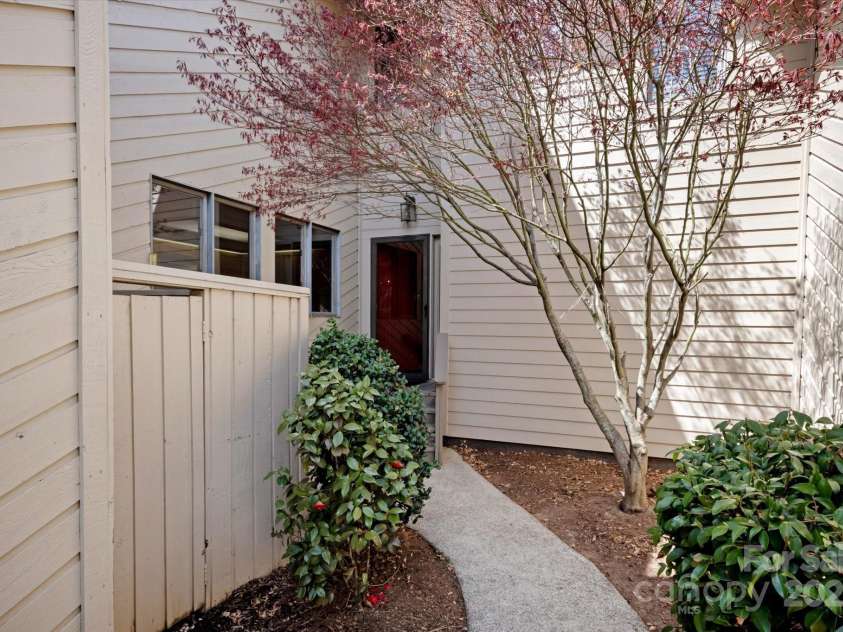 123 Deerlake Drive, Asheville, NC 28803.  MLS# CAR4235089, YatesRealty ID 3190. Path to Front Door