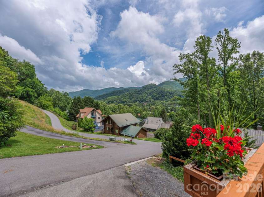 193 Valley Creek Drive, Maggie Valley, NC 28751.  MLS# CAR4395391, YatesRealty ID 31901. 