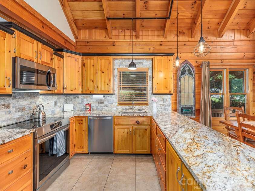 193 Valley Creek Drive, Maggie Valley, NC 28751.  MLS# CAR4395391, YatesRealty ID 31901. 