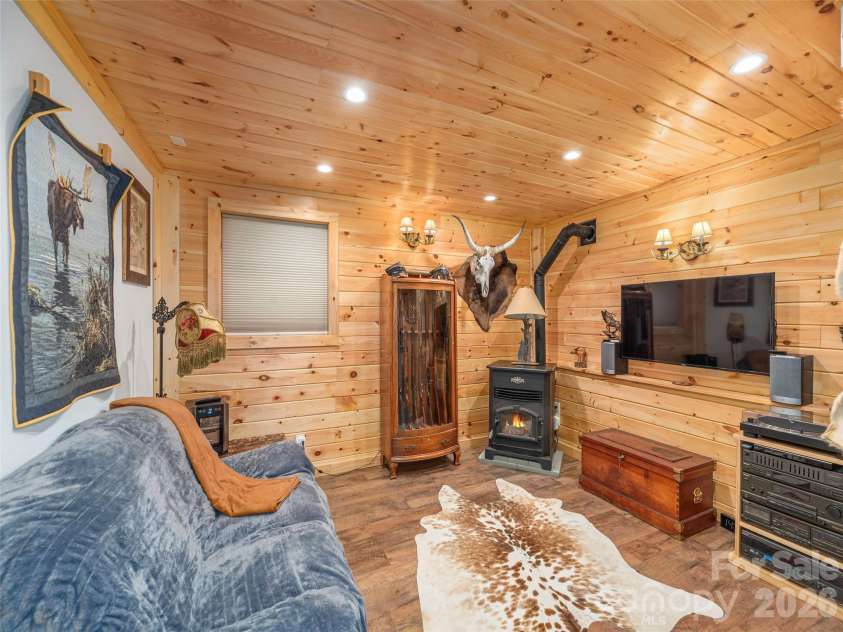 193 Valley Creek Drive, Maggie Valley, NC 28751.  MLS# CAR4395391, YatesRealty ID 31901. 