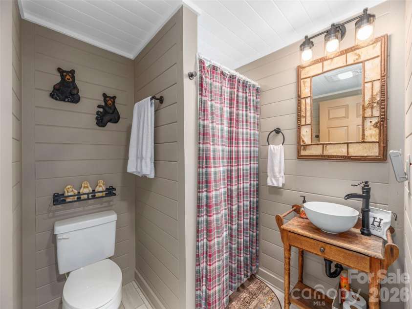 193 Valley Creek Drive, Maggie Valley, NC 28751.  MLS# CAR4395391, YatesRealty ID 31901. 