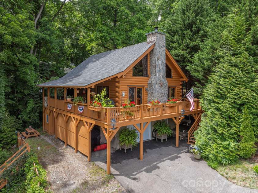 193 Valley Creek Drive, Maggie Valley, NC 28751.  MLS# CAR4395391, YatesRealty ID 31901. 