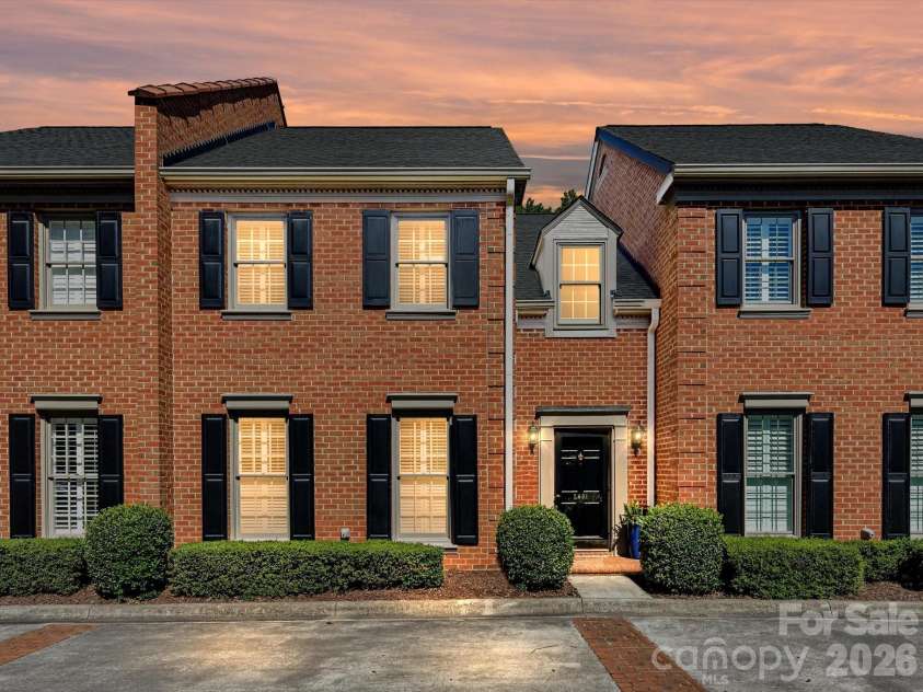 2831 Sharon View Road, Charlotte, NC 28210.  MLS# CAR4391575, YatesRealty ID 31902. 2831 Sharon View Road