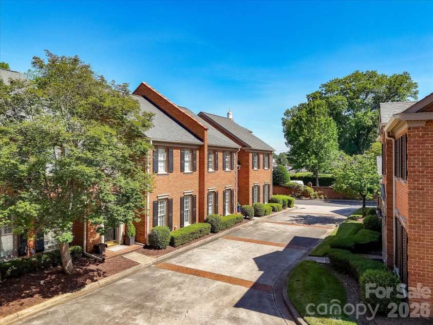 2831 Sharon View Road, Charlotte, NC 28210.  MLS# CAR4391575, YatesRealty ID 31902. 