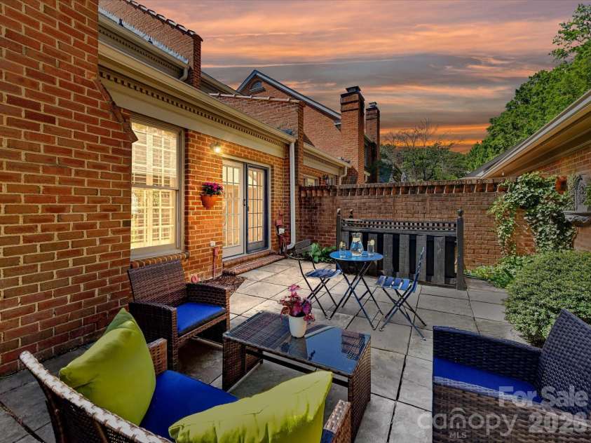 2831 Sharon View Road, Charlotte, NC 28210.  MLS# CAR4391575, YatesRealty ID 31902. 