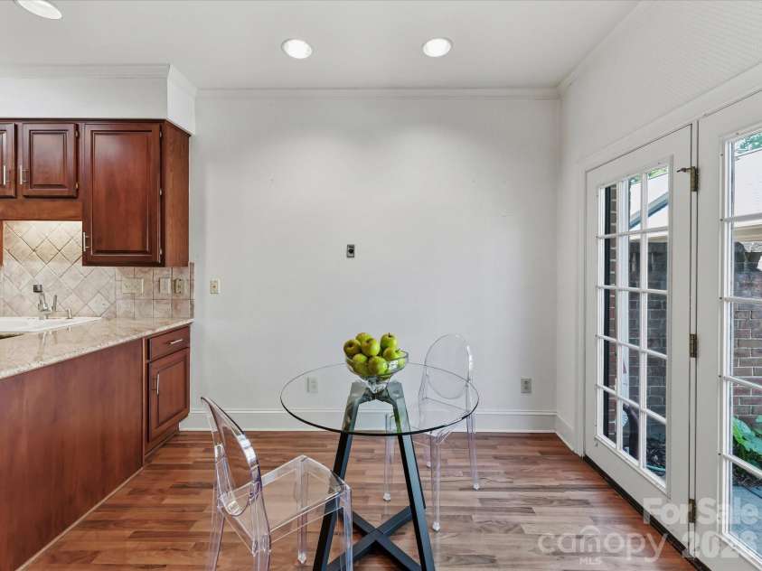 2831 Sharon View Road, Charlotte, NC 28210.  MLS# CAR4391575, YatesRealty ID 31902. Breakfast Room