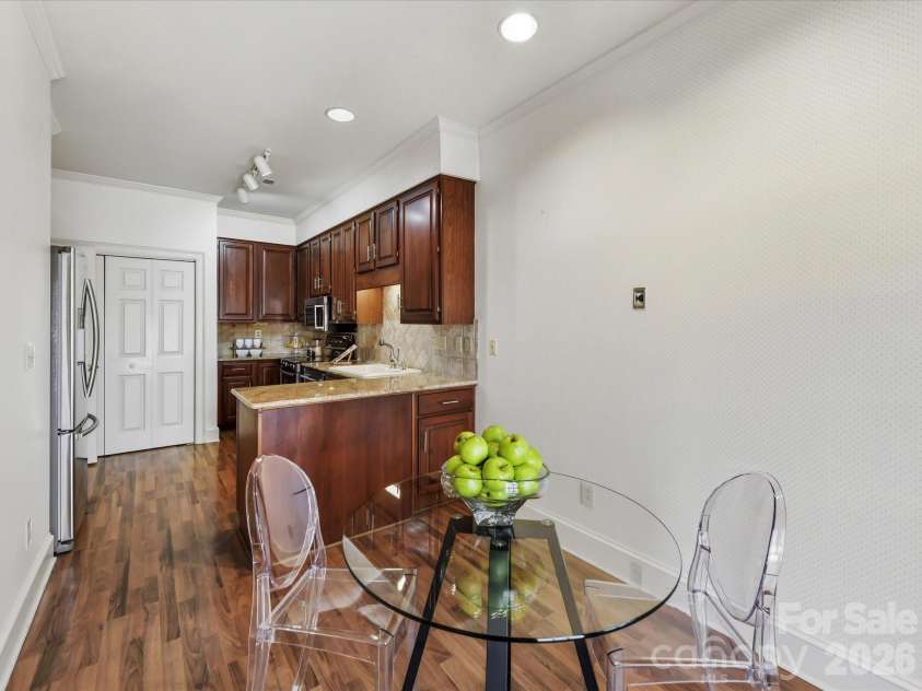 2831 Sharon View Road, Charlotte, NC 28210.  MLS# CAR4391575, YatesRealty ID 31902. Breakfast Room