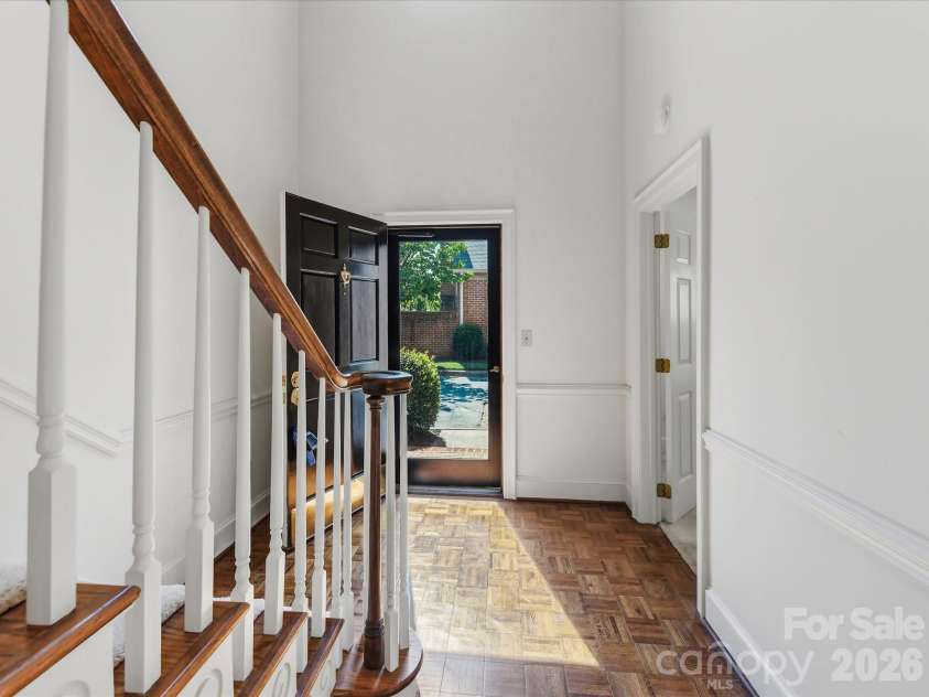 2831 Sharon View Road, Charlotte, NC 28210.  MLS# CAR4391575, YatesRealty ID 31902. Foyer