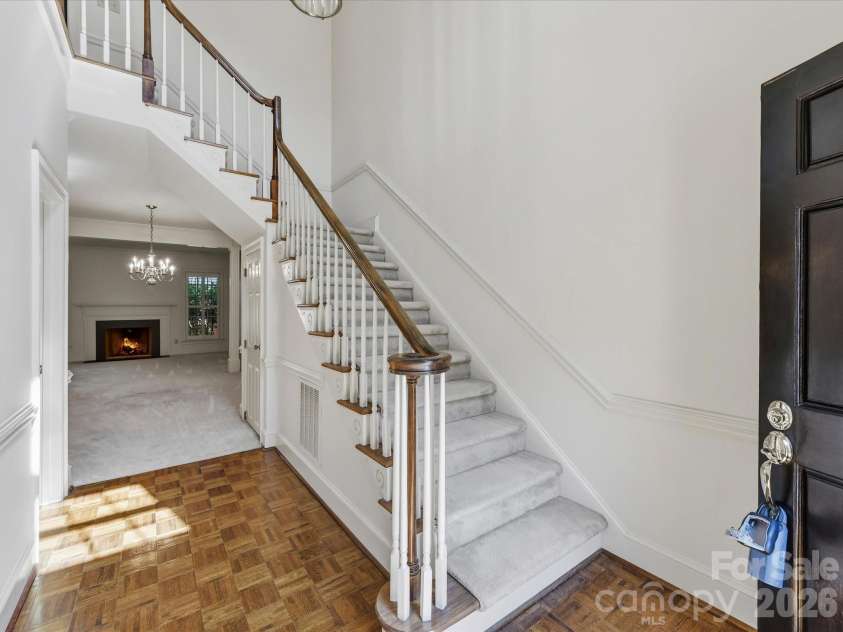 2831 Sharon View Road, Charlotte, NC 28210.  MLS# CAR4391575, YatesRealty ID 31902. Foyer