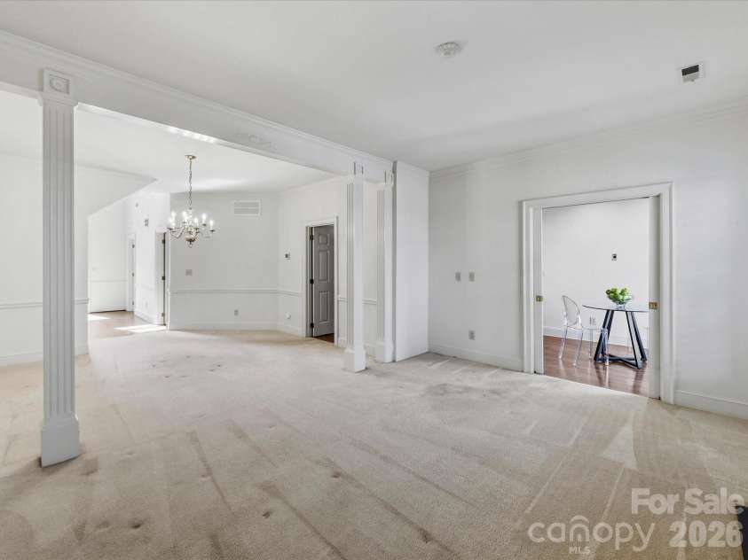 2831 Sharon View Road, Charlotte, NC 28210.  MLS# CAR4391575, YatesRealty ID 31902. Great Room