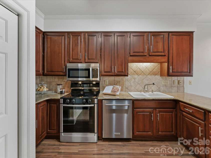 2831 Sharon View Road, Charlotte, NC 28210.  MLS# CAR4391575, YatesRealty ID 31902. Kitchen