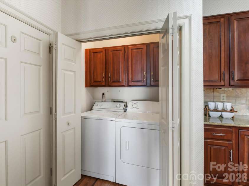 2831 Sharon View Road, Charlotte, NC 28210.  MLS# CAR4391575, YatesRealty ID 31902. Laundry Room