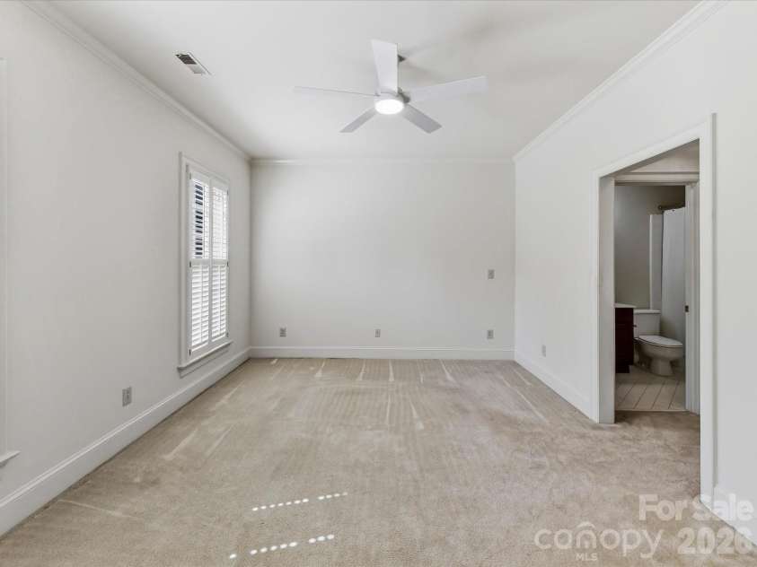 2831 Sharon View Road, Charlotte, NC 28210.  MLS# CAR4391575, YatesRealty ID 31902. Main Level Primary Bedroom