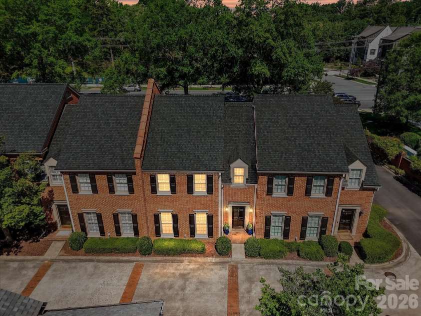 2831 Sharon View Road, Charlotte, NC 28210.  MLS# CAR4391575, YatesRealty ID 31902. Welcome Home!