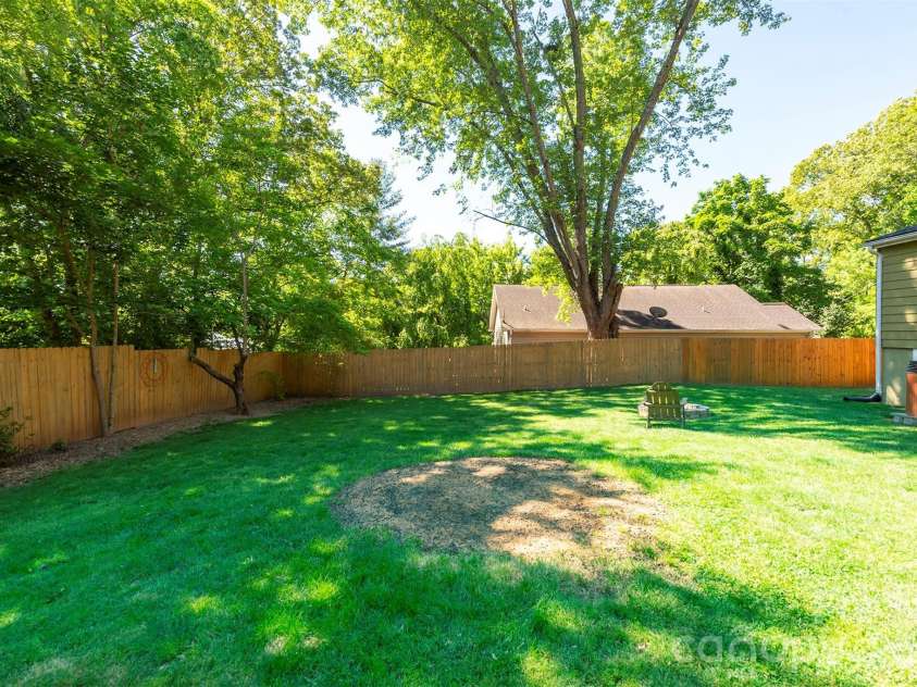 21 Hi Alta Avenue, Asheville, NC 28806.  MLS# CAR4383324, YatesRealty ID 31903. Backyard