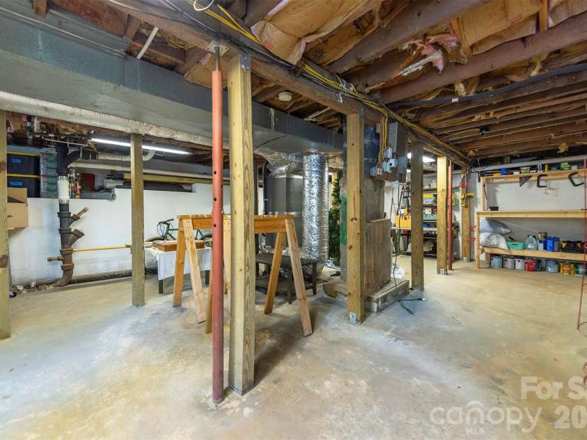 21 Hi Alta Avenue, Asheville, NC 28806.  MLS# CAR4383324, YatesRealty ID 31903. Basement/Workshop