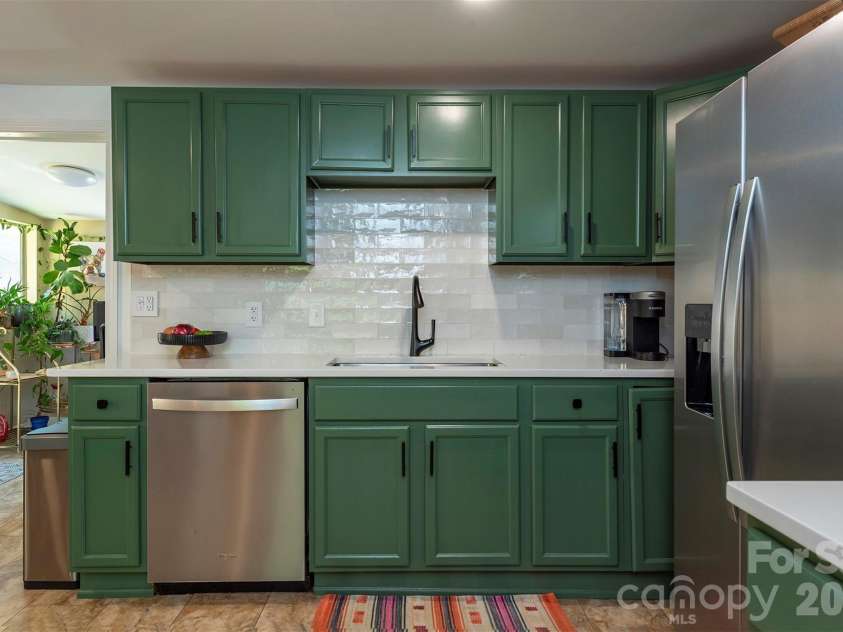 21 Hi Alta Avenue, Asheville, NC 28806.  MLS# CAR4383324, YatesRealty ID 31903. Kitchen
