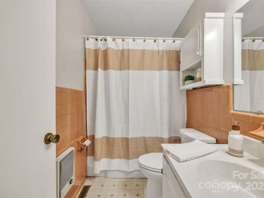 585 Rocky Springs Road, Taylorsville, NC 28681.  MLS# CAR4282569, YatesRealty ID 31903. 