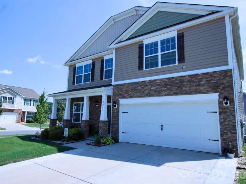2005 Mariah Glen Court, Charlotte, NC 28213.  MLS# CAR4393213, YatesRealty ID 31905. 