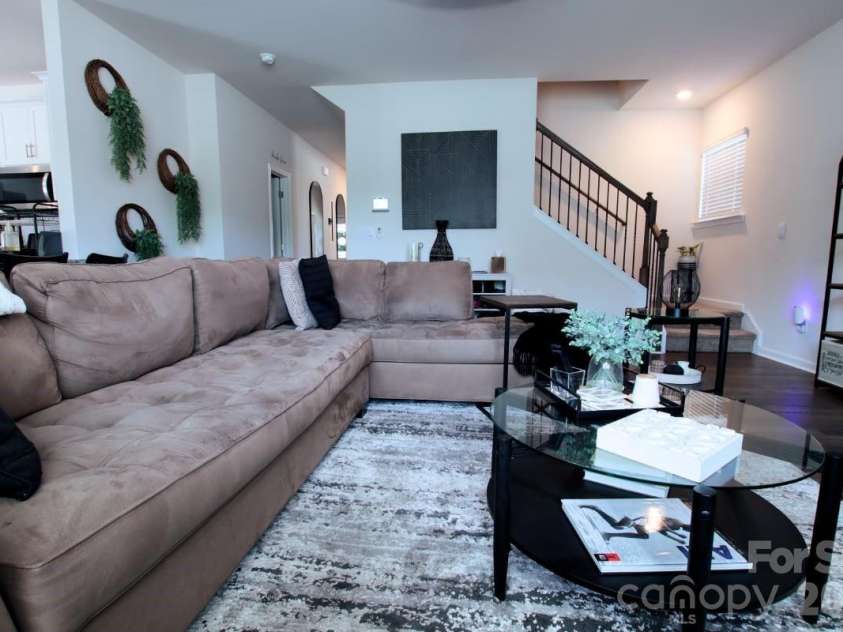 2005 Mariah Glen Court, Charlotte, NC 28213.  MLS# CAR4393213, YatesRealty ID 31905. 