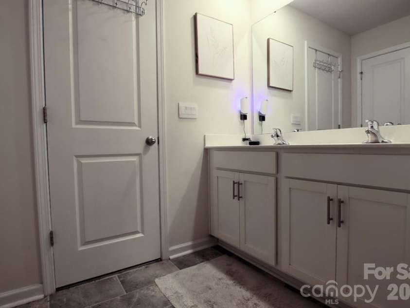 2005 Mariah Glen Court, Charlotte, NC 28213.  MLS# CAR4393213, YatesRealty ID 31905. 