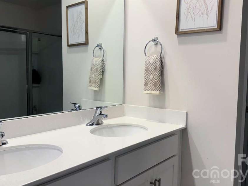 2005 Mariah Glen Court, Charlotte, NC 28213.  MLS# CAR4393213, YatesRealty ID 31905. 