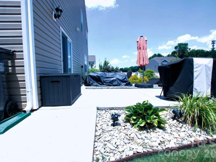 2005 Mariah Glen Court, Charlotte, NC 28213.  MLS# CAR4393213, YatesRealty ID 31905. 