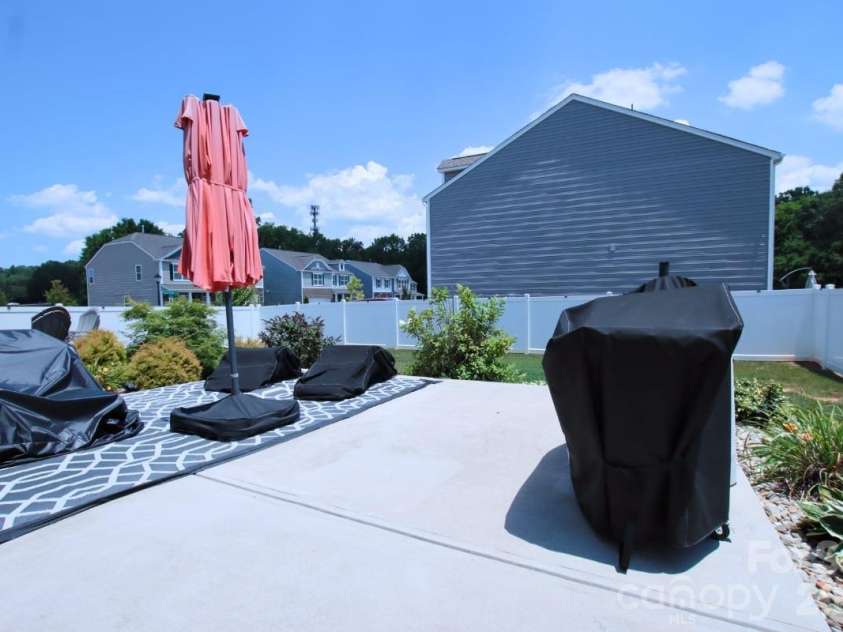 2005 Mariah Glen Court, Charlotte, NC 28213.  MLS# CAR4393213, YatesRealty ID 31905. 