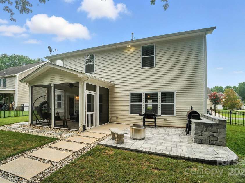 4012 Bainbridge Place, Fort Mill, SC 29707.  MLS# CAR4282310, YatesRealty ID 31905. 
