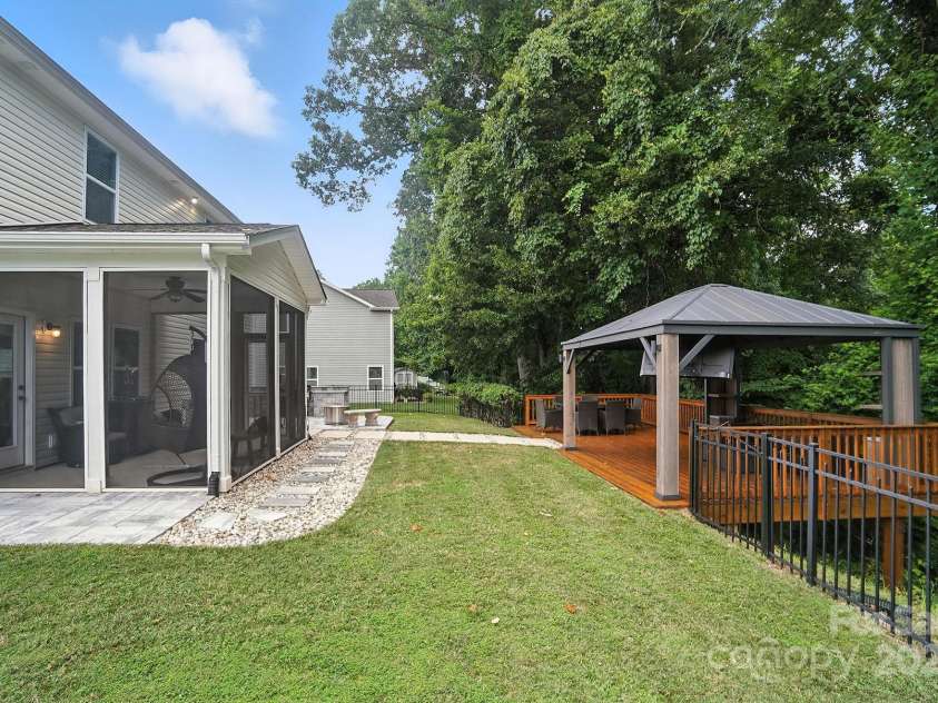 4012 Bainbridge Place, Fort Mill, SC 29707.  MLS# CAR4282310, YatesRealty ID 31905. Fenced Yard