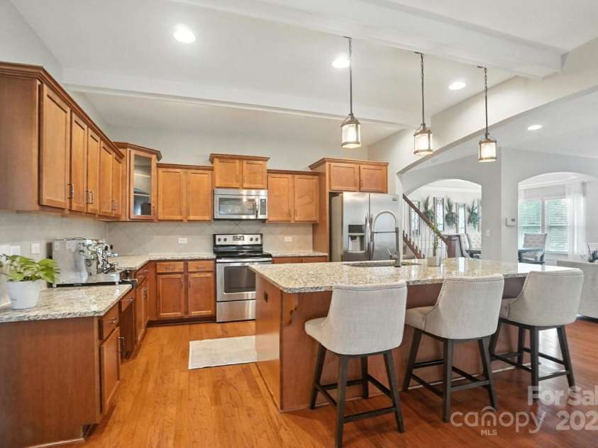 4012 Bainbridge Place, Fort Mill, SC 29707.  MLS# CAR4282310, YatesRealty ID 31905. Huge Kitchen