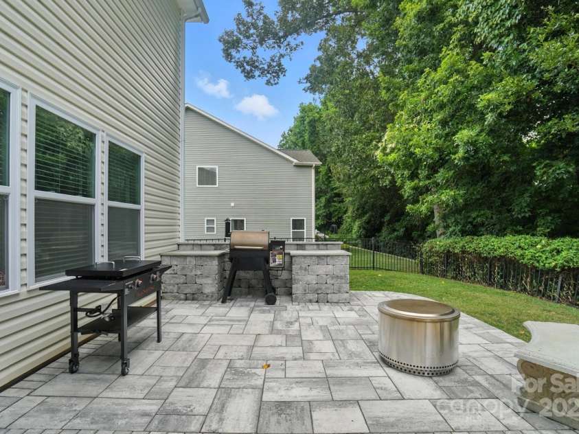 4012 Bainbridge Place, Fort Mill, SC 29707.  MLS# CAR4282310, YatesRealty ID 31905. Outdoor Kitchen