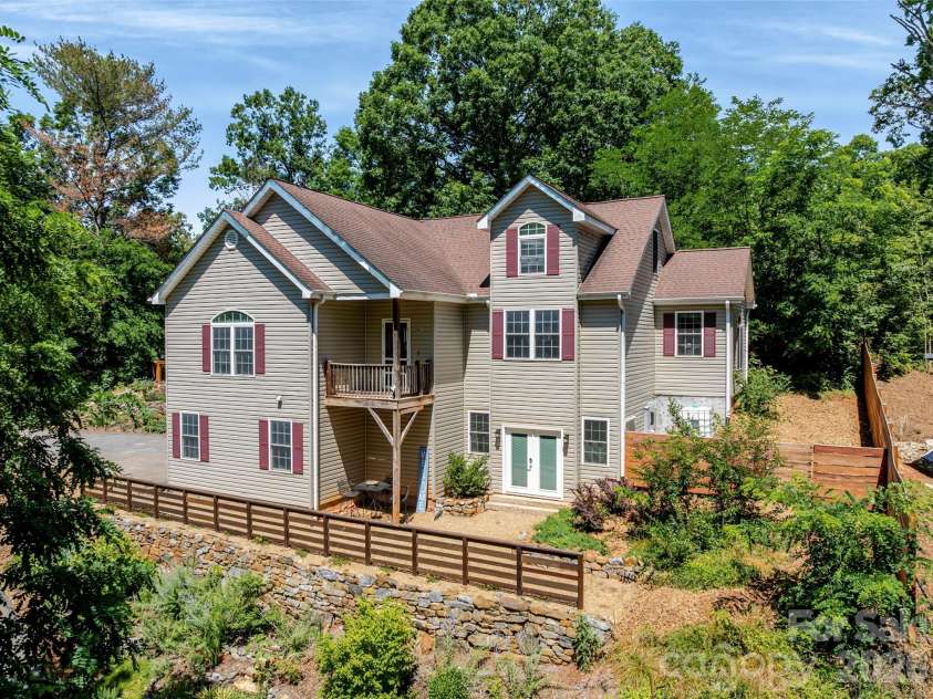 341 Pearson Drive, Asheville, NC 28801.  MLS# CAR4390469, YatesRealty ID 31906. 