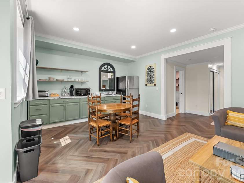 341 Pearson Drive, Asheville, NC 28801.  MLS# CAR4390469, YatesRealty ID 31906. 