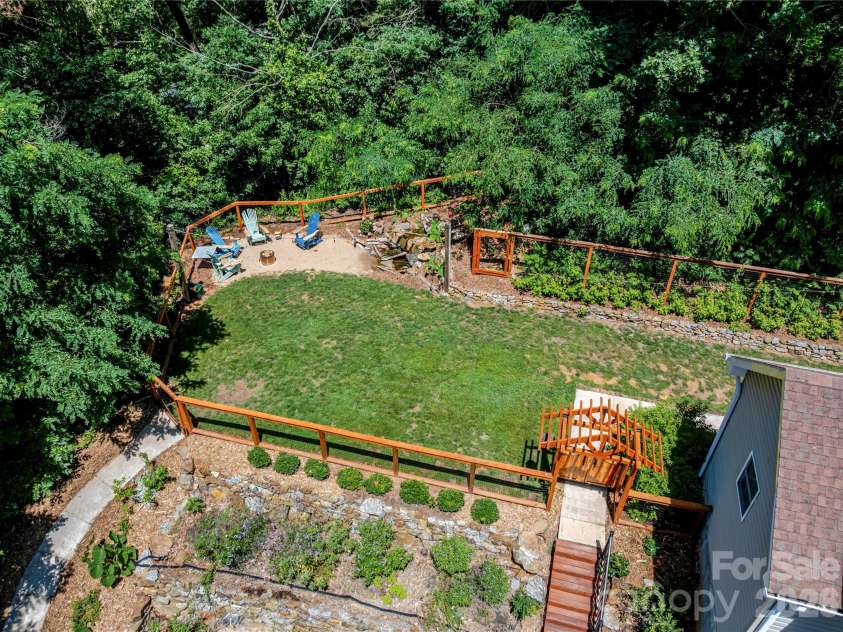 341 Pearson Drive, Asheville, NC 28801.  MLS# CAR4390469, YatesRealty ID 31906. 