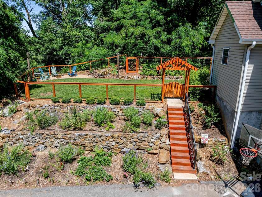 341 Pearson Drive, Asheville, NC 28801.  MLS# CAR4390469, YatesRealty ID 31906. 