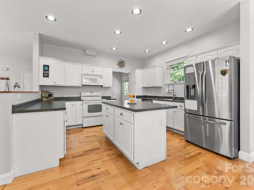 341 Pearson Drive, Asheville, NC 28801.  MLS# CAR4390469, YatesRealty ID 31906. Kitchen